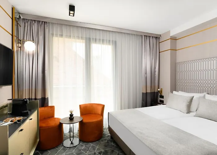 Emerald By Continental Group Hotel