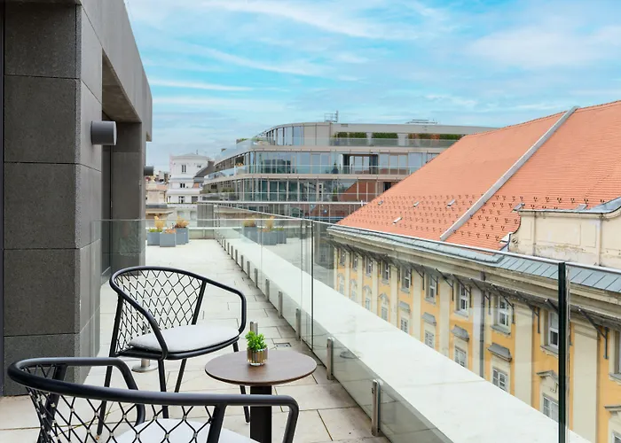 Hotel Emerald By Continental Group