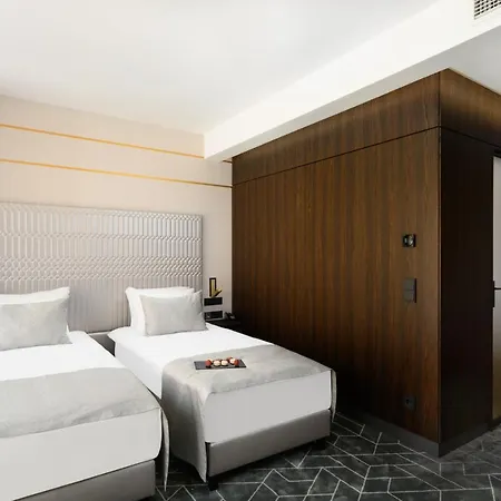 Otel Emerald By Continental Group