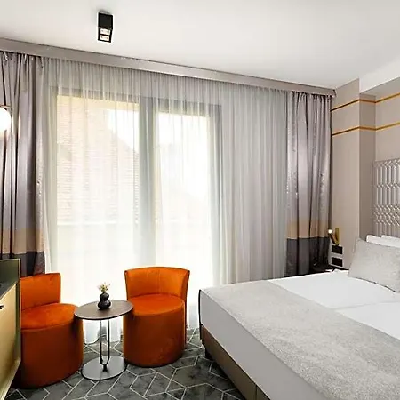 Hotel Emerald By Continental Group 4*