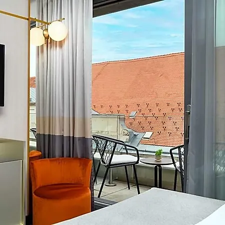 Otel Emerald By Continental Group