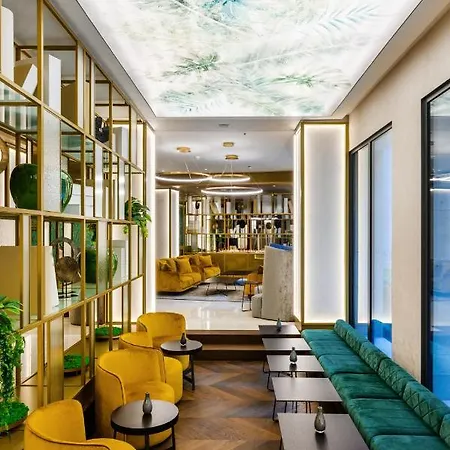 Hotel Emerald