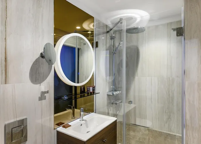 Emerald By Continental Group מלון