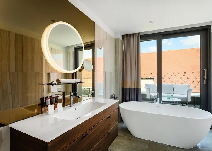 Emerald By Continental Group מלון 4*